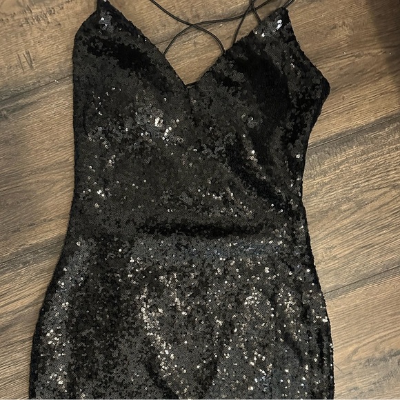None Dresses & Skirts - Elegant Black Sequin Dress